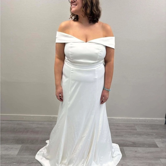 Torrid Satin Mermaid Wedding Dress - NEW - Fits like a 16 - Picture 3 of 5